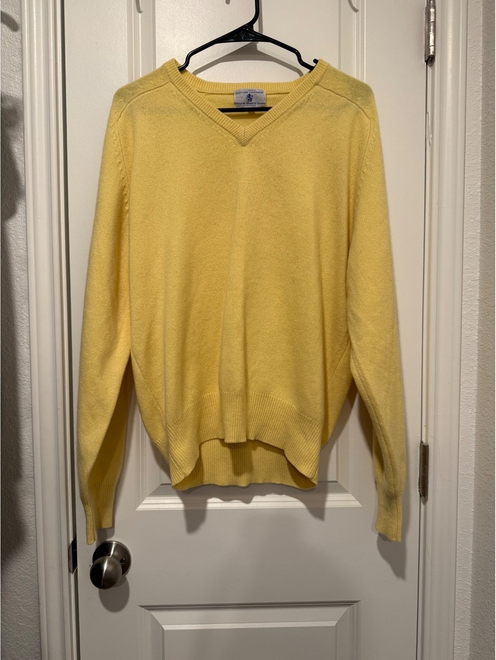 English Sports Shops 100% Scottish Cashmere Yellow V-Neck Sweater Size Large